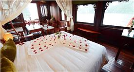 Du thuyền Royal Palace Hạ Long